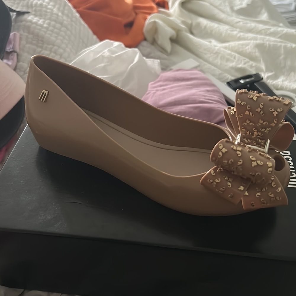 Women's size 6 Melissa Ultragirl Sweet XVI in Beige/Gold New in box
